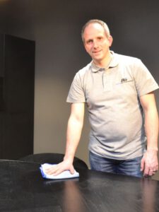 Homepage 18 Het reinigen van een tafel