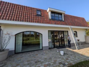 Homepage 28 Glasbewassing van grote ramen en glazen deuren van een woning in Overberg